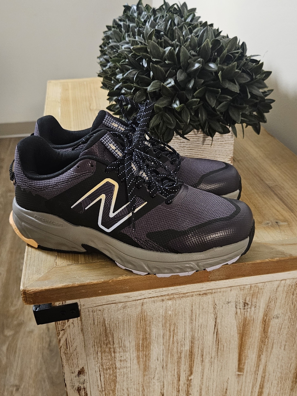 New Balance WT510MP6 Fresh Foam Athletic Shoes Black & Purple US 8 Like New